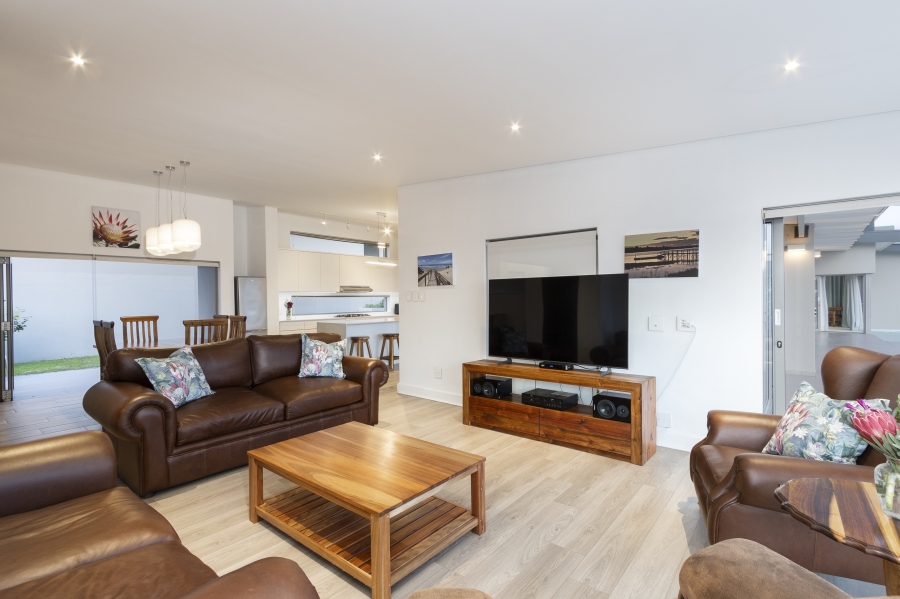 4 Bedroom Property for Sale in Dennegeur Western Cape